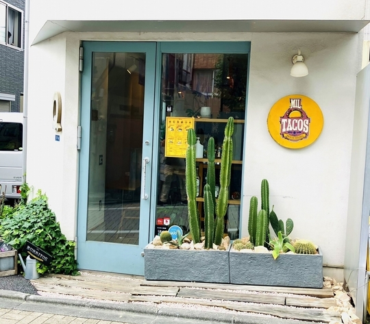 WORKS）サボテン植栽による店舗のイメージアップ